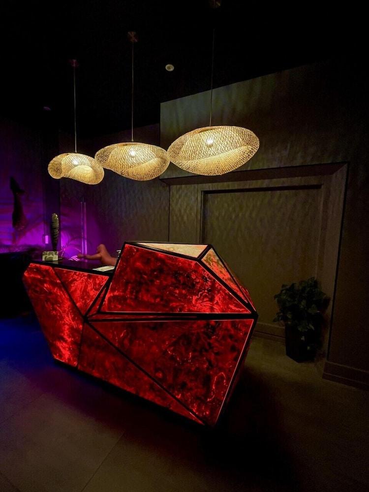 Urban Jungle Hotel 3*